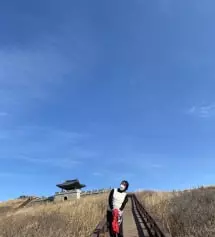 제 동생이 이 바지 입고 날씬해보인다고 추천받아서 구했는데 다리라인이 진짜 예뻐보여