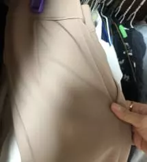 이 색깔 슬렉스는 처음 시도해보는건데 색깔 나쁘지않네요 엉덩이는 조금 끼여요