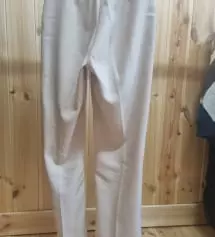 허리 편함. 밝은색인만큼 오염물질은 주의. 보풀 조금 생김. 많이 심하진 않음::관리를