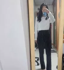 155에 42인데 기장이랑 허리 둘 다 잘 맞아요. 핏이뻐요ㅎㅎ 두께는 겨울에 입기에는 얇