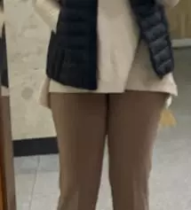 재질도 좋고 다리도 길어보여서 좋아요. 조금 얇기는 해서 봄가을에 입으면 좋을 거 같