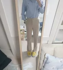 키170 몸무게 53입니다. 제키에맞춰서사봤습니다. 밴딩스판이있어서 허리가딱맞는데 편