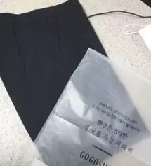 바지 입어봤는데 너무 괜찮네요 신축성도 좋고 일반 저렴이 슬랙스처럼 흐물흐물하지않