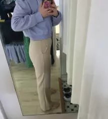 밝은 색상이라 속옷라인이 너무 두드러질까봐 하비버전으로 샀는데 여유있게 잘 맞아요