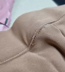 배쪽에 살이 몰빵이라 스몰이랑 미듐 고민하다가 미듐 주문했어요 쫄리지않고 딱 좋아요