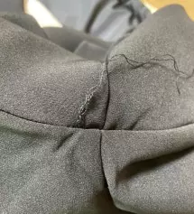 저렴한 가격을 위해서라고는하지만 제품 검수가 정말 안되어 오네요. 조그만 실밥정도가