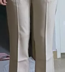 허리가 스판이라 편해요. 넉넉하고 길이는 조금 긴듯하지만 구두랑 신으면 될것같아요.