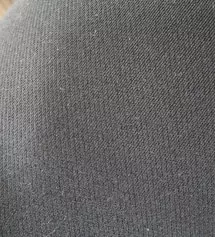 생각보다 퀄이 좋지 않고 한달정도 입으면 보풀이 납니다. 그치만 가격대비 좋아요. 핏