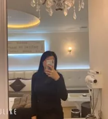 두 번 사세요 전 검은색이랑 소라색 샀는데 다른 색도 살까 생각중이에요 !
