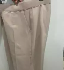 다 좋은데 너무 얇아서 무봉제 속옷 입어도 라인이 그대로 드러나요…사각 속옷 입어야