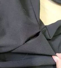 한번 빨았는데 바지에 구멍이 났네요~ 심지어 환불 교환도 못해주니 다음부턴 여기서 절