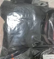 저번에 미디움 샀었는데 허리가 커서 다시 스몰로 주문했어요 지퍼백에 포장돼서 와서 