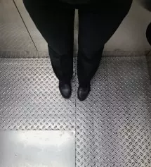 직장동료랑 같이샀어요.3번째 구매이고 2년째 직장유니폼으로 입고있습니다
