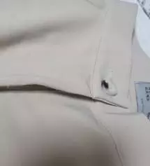 다리가 길어보이고 편해요. 근데 보풀이 잘 나는것 같아요. 하루입었는데 허리부분에 보