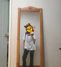 사이즈는 저에게 딱맞고 키161에 길이도 적당합니다. 밑에 끌리는 긴 길이를 좋아하지않