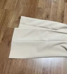 베이지색 바지는 처음인데, 부해보이지 않고 좋아요
