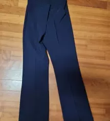 핏이 예쁘네요 늦게 주문하는 바람에 날씨가 더워져서 못 입고 다녔는데 봄.가을 어떤 