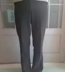 발등 살짝 덮는 기장이고 스판끼 있어서 편합니다
