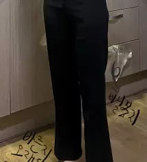 봄 가을 계절에 맞 어울릴법한 옷임. (난 여름에 샀지만) 근데 알바할 때 입을거라 짜피