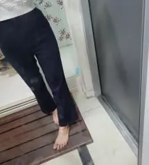 블랙에비해 네이비가 약간타이트한듯하지만 핏 예쁘고 네이비색상 예쁘네여~~제가 키가