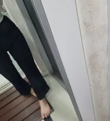 블랙에비해 네이비가 약간타이트한듯하지만 핏 예쁘고 네이비색상 예쁘네여~~제가 키가