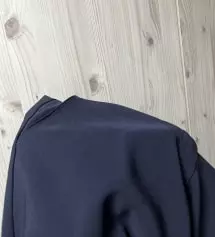 편하고 핏도 너무 이뻐서 색별로 세번째 구매했어요 근데 네이비인데 좀 반짝거리는 네