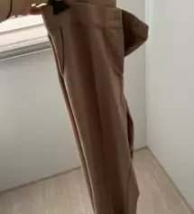 생각보다 색이 조금 진했어요 그치만 신축성이나 라인 모두 맘에 들어여
