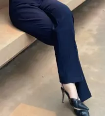 여름 바지인데 여름에 못입으면 어떡하나 고민많이 했습니다ㅠ한달걸려서 받았구요
