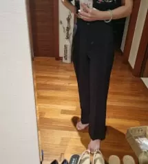 사이즈 딱 맞아요!! xs 샀다가 너무 작아서 s로 교환했는데 너무 잘 맞아요. 이 사이즈