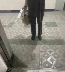 바지가 왜 인기가 있는지 알겠어여 .키가 작은데 수산 없이 길이 진짜 찰떡이고 너무 편