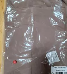 신축성은 좋은데 보풀이 일어날것 같은 재질인듯해요
