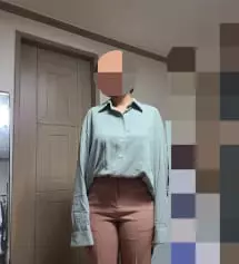 너무 헐렁한 슬랙스만 입기 질려서 시켰는데 사이즈 대박 잘맞고 절대 끼지않아요! 엄청