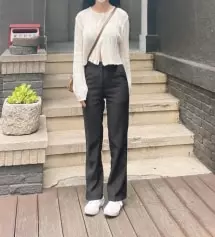 검정색 말고도 남색도 소장하고 있습니다...허리 수선 없이 밑단 수선 없이 키에 꼭~~~