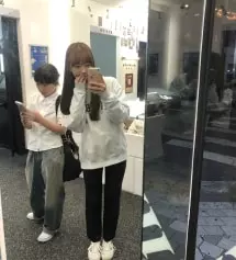 딱 쫀쫀하니 잘 잡아주구 허리가 완전 슬림해보리고 엉덩이는 부각 돼서 진짜 몸매 예술