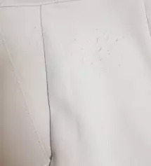 2시간 출퇴근 1회착용에 보플발생 불량이 아니라고 함 바지가 1회용인가 의문스러움 사