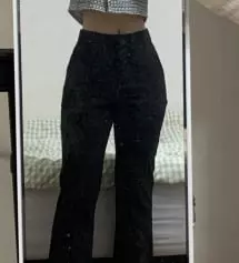 옷이 옴청 쫀쫀하고 편해요! 허리 밴딩도 딱 맞아서 좋아요! 제가 하비라서 허벅지가 부