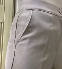 요즘 약간 살이 쪄서 꽉 끼네요.
