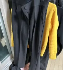 골반이랑 엉덩이때문에 L사이즈 주문했는데 허리는 큰데 핏은 이뻐용 ㅎㅎㅎ