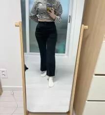 M 사이즈 살짝 타이트하지만 잘 잡아줘서 하체 퉁퉁이어도 많이 미워보이지 않네요 지금