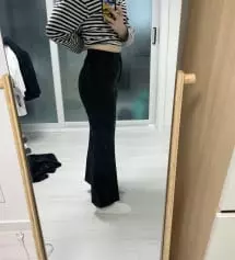 M 사이즈 살짝 타이트하지만 잘 잡아줘서 하체 퉁퉁이어도 많이 미워보이지 않네요 지금