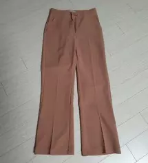 검정 바지에 이어 핑크 바지도 사봤어요.
