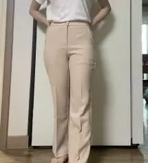 밝은 색 슬랙스가 없어서 구매했는데 역시나 핏도 색감도 마음에 드네요!ㅎㅎㅎ 인생 슬