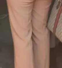 하체비만이고 골반이 넓어서 웬만한 바지는 쥐약인데 잘 맞네요. 만족합니다. 다른 컬러