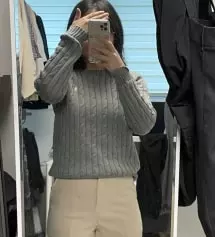 예뻐요 검은색사고ㅠ맘에 들어서 또 샀는데 핏 괜찮네요 검은색보다는 라인부각 더 되요