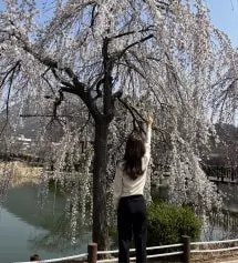 사이즈 고민 많이 하다가 xs로 구입했는데 좋아요. 딱 맞게 입으려면 한 사이즈 다운해