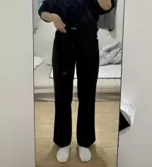 추천해주는 사이즈로 구입했더니 작지도 크지도 않고 잘 맞아요 스판 짱짱하고 편해서 