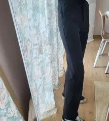 슬랙스 부츠컷을 찾고있었는데 허리도 잘맞고 핏이 너무 예쁩니다. 카라있는 상의랑도 