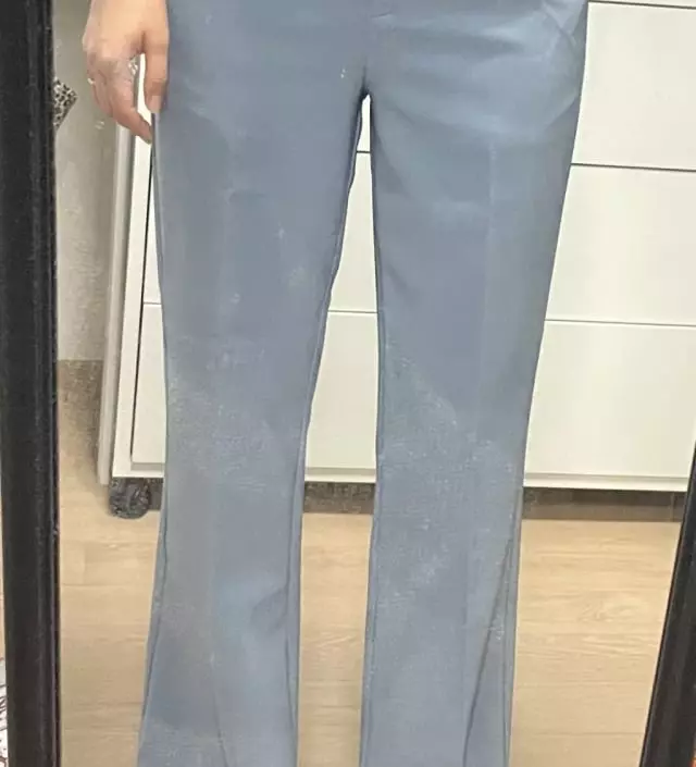 세번째 구매하는 바지에요 ㅎㅎ 기본템 블랙 너무 잘 입고 있는데 여름 맞이 블루 색상