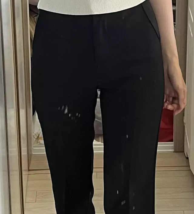 원단 보들보들하고 신축성 있어서 굉장히 편해요! 허리라인부터 발목까지 라인을 잘 잡