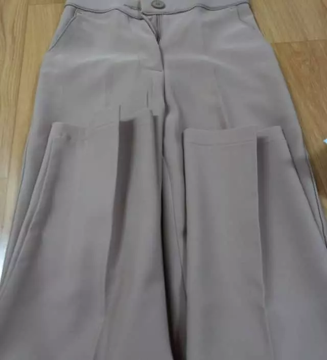 허리 밴딩있어서 편하고 사이즈 딱 맞아요. 항상 바지는 고고싱에서 구매해요. 수선 안